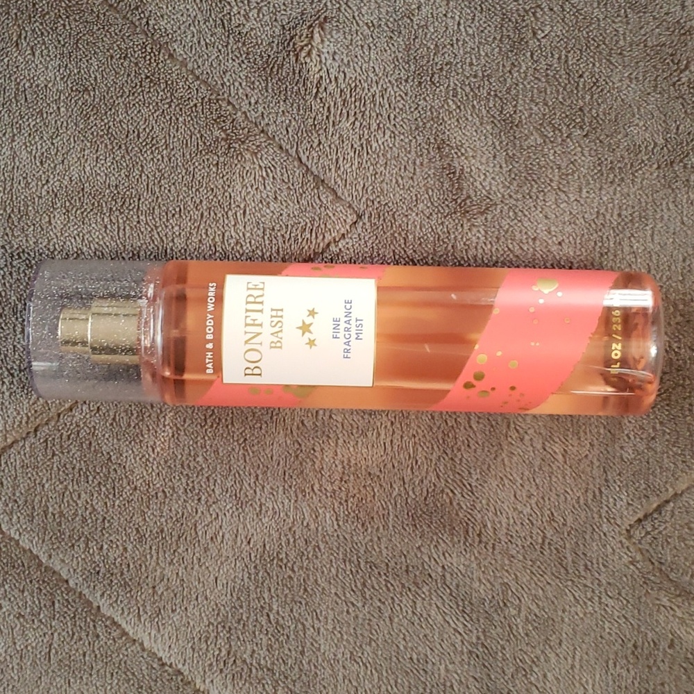 BATH AND BODY WORKS BONFIRE BASH 8OZ